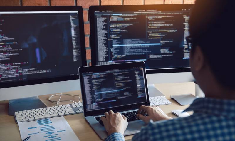 数据科学选型：R与Python如何赋能格尔木市网站建设？